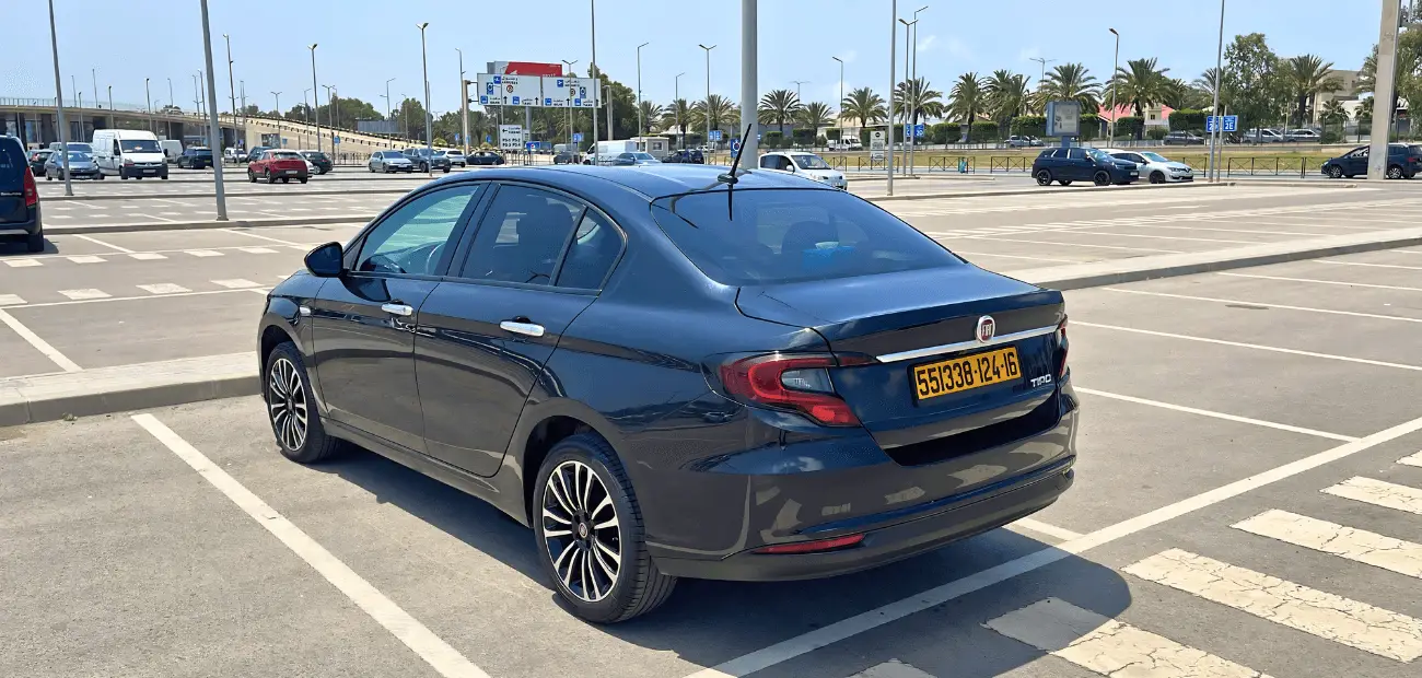 FIAT TIPO VISTA TRASERA IZQUIERDA