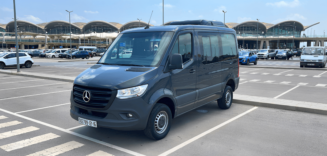 MERCEDES SPRINTER VAN FRONT RIGHT VIEW