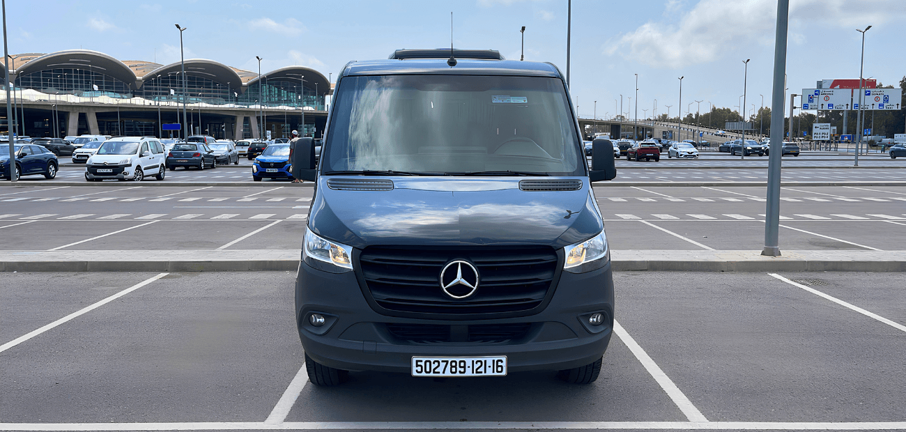 MERCEDES SPRINTER VAN FRONT VIEW
