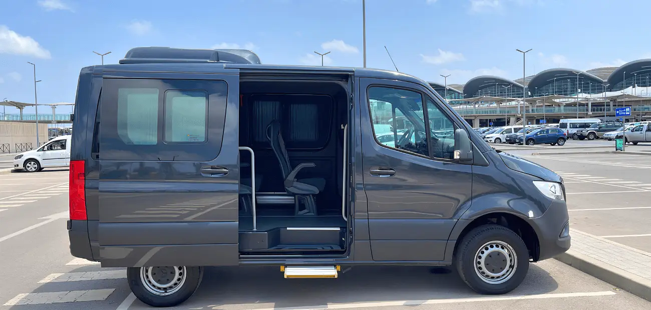 VISTA LATERAL DE LA FURGONETA MERCEDES SPRINTER